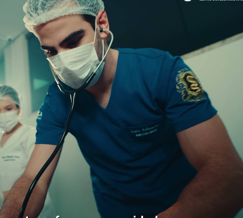 Equipe em atendimento clínico com acadêmicos da FIMCA
