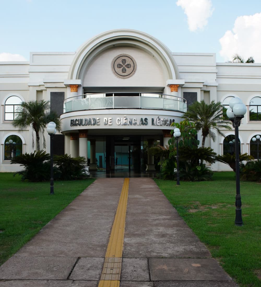 Fachada da Faculdade de Ciências Médicas, no campus da FIMCA em Porto Velho